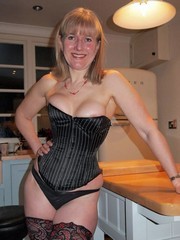 Wow, the best UK Naked Moms